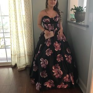 Satin sweetheart prom gown